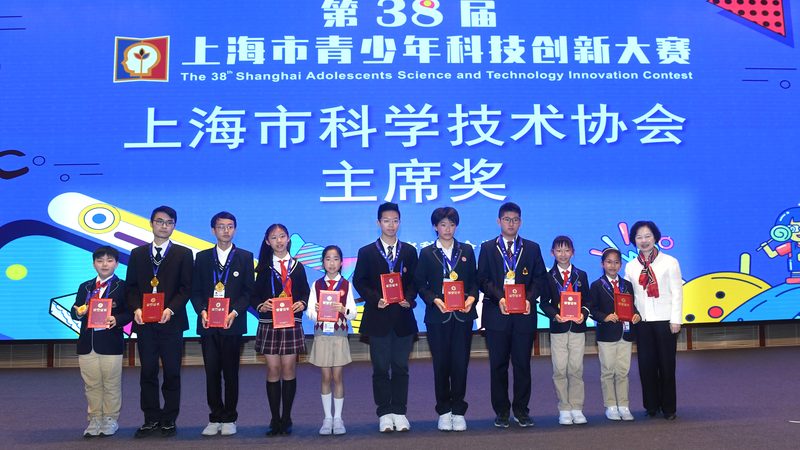 云原生架构实战教程对于初学者来说是适用的，原因如下：